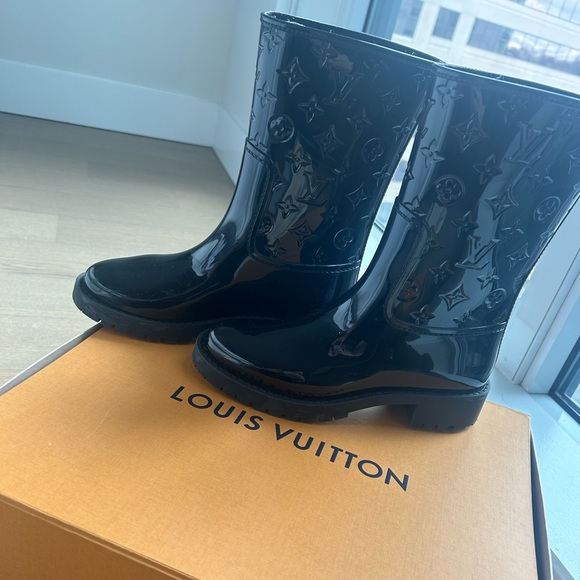 Louis Vuitton Drops Flat Half Boot - Picture 1 of 8